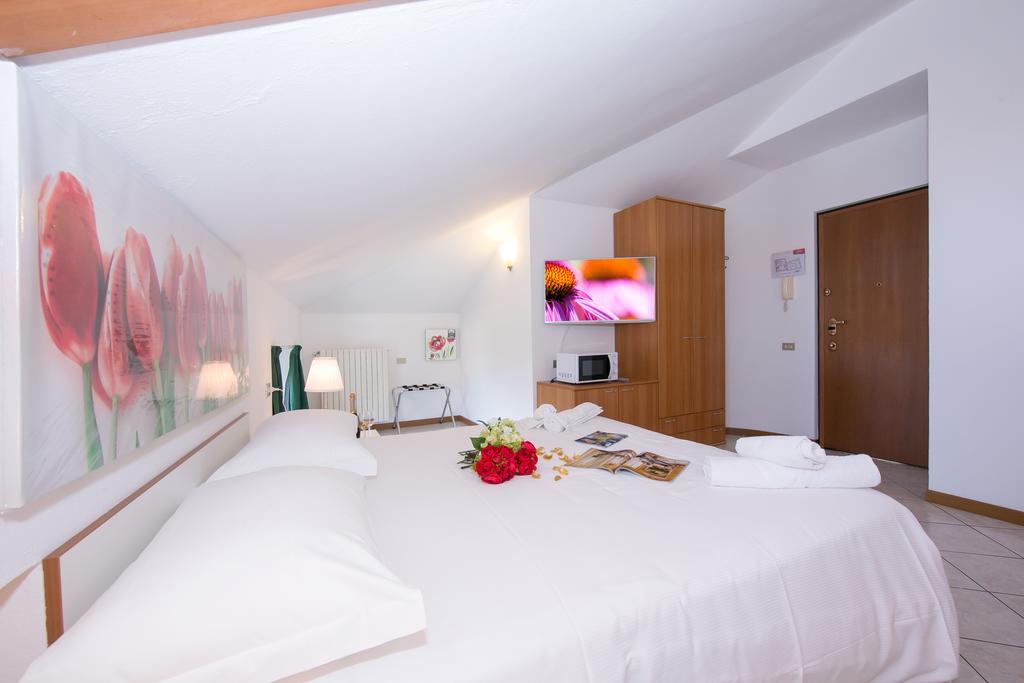 Residence Riva Del Lario 그라베도나 외부 사진