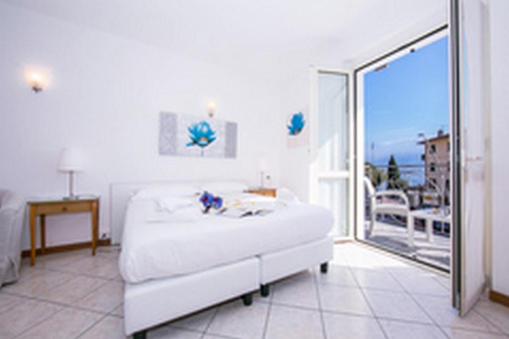 Residence Riva Del Lario 그라베도나 외부 사진